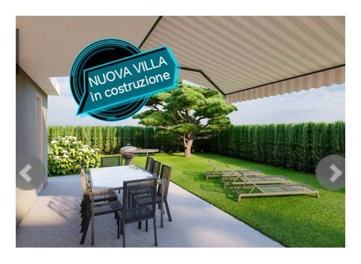 Villa in Gallarate, Provincia di Varese