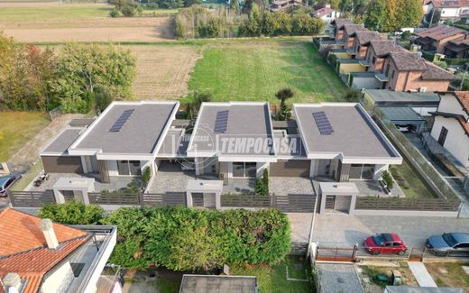 Villa in Gerenzano, Provincia di Varese