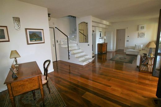 阁楼  Carrara, 马萨-卡拉拉省