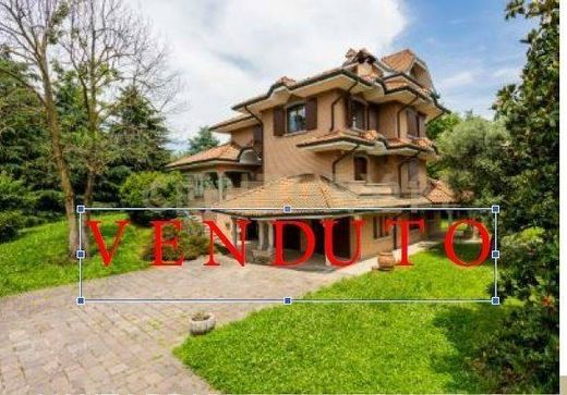 Villa in Vanzago, Milan
