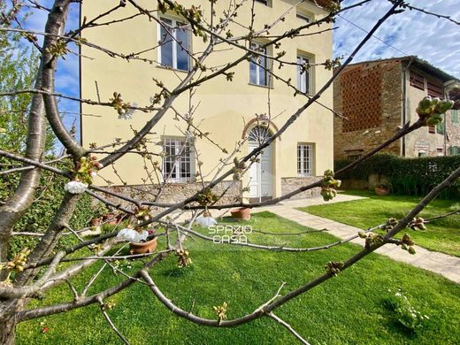 Villa a Capannori, Lucca