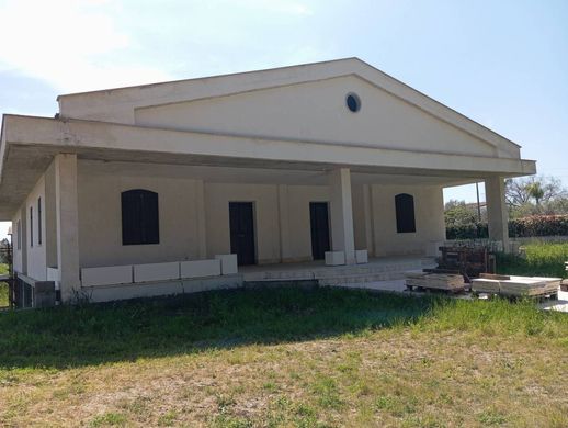 Villa in Latina, Provincia di Latina