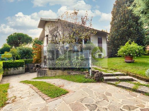 Villa a Concorezzo, Monza e Brianza