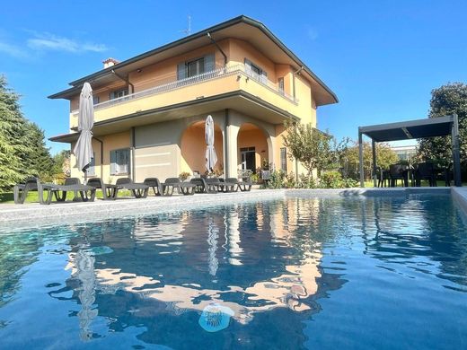 Villa en Cassano d'Adda, Milán