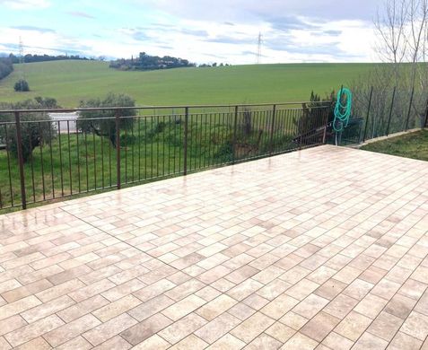 Villa Falconara Marittima, Ancona ilçesinde