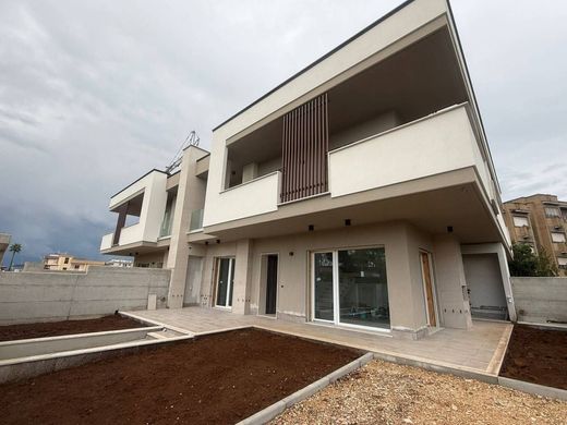 빌라 / Aprilia, Provincia di Latina