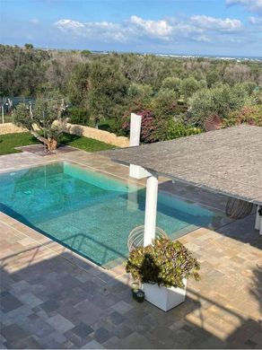 Villa Carovigno, Brindisi ilçesinde