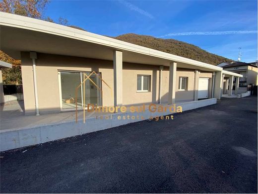 Villa a Villanuova sul Clisi, Brescia