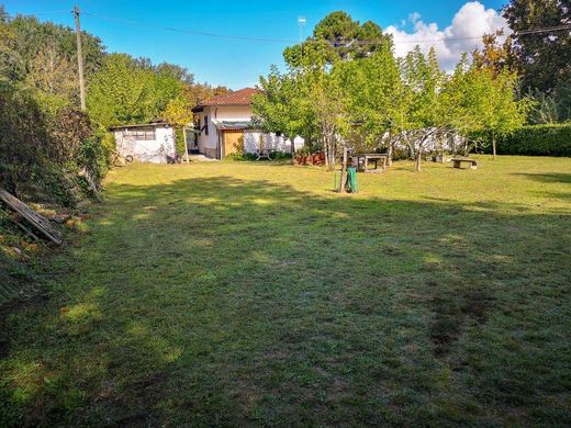 Villa in Massa, Provincia di Massa-Carrara