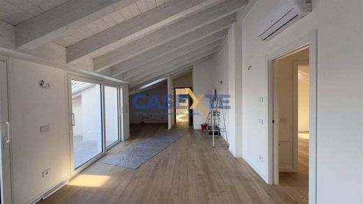 Appartement à Desenzano del Garda, Provincia di Brescia