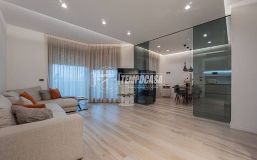 Ρετιρέ σε Asti, Provincia di Asti