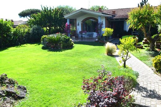 Villa in Rome, Latium