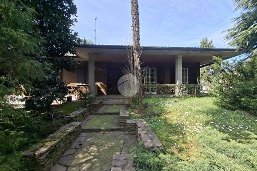 Villa in Vittuone, Milan