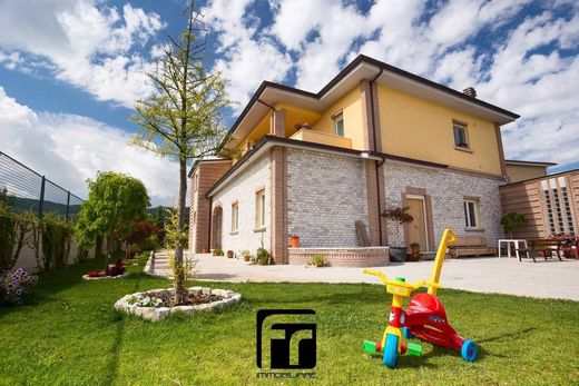 Villa in Campobasso, Provincia di Campobasso