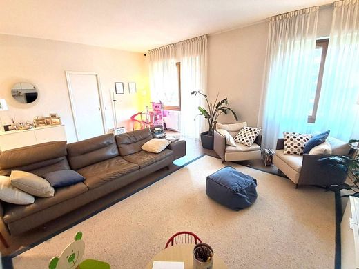 ‏דירה ב  Cassina de' Pecchi, Città metropolitana di Milano