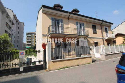 Luxury home in Bresso, Milan