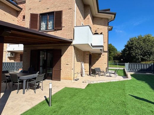 Villa Caponago, Monza e della Brianza ilçesinde