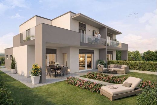 Villa in Bizzarone, Provincia di Como