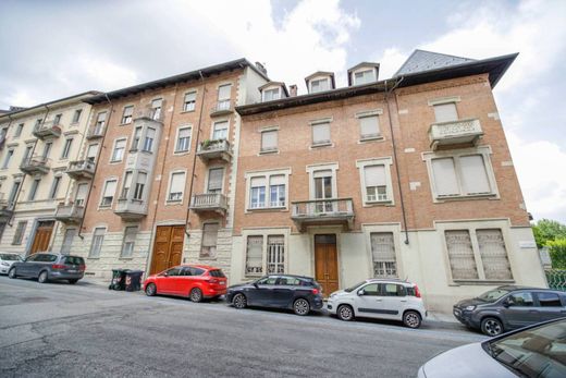 Apartment / Etagenwohnung in Turin, Piemont