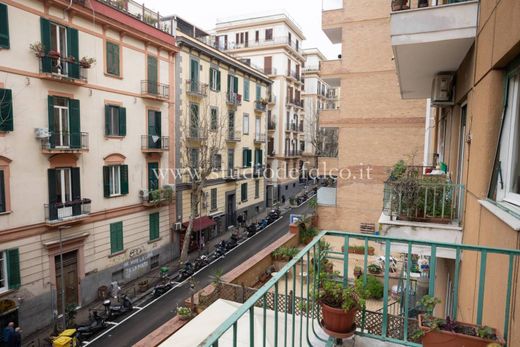 Apartment / Etagenwohnung in Neapel, Kampanien