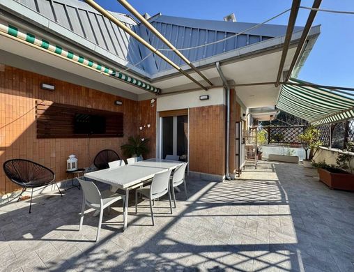 Penthouse Roma, Lazio bölgesinde