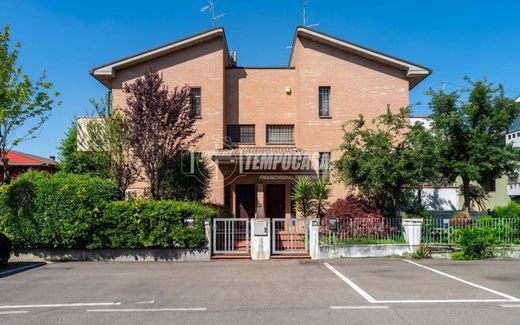 منزل ﻓﻲ Montecchio Emilia, Provincia di Reggio Emilia