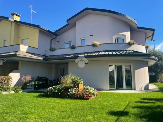 ‏וילה ב  Cardano al Campo, Provincia di Varese