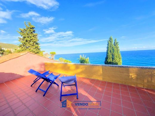 Villa a Finale Ligure, Savona