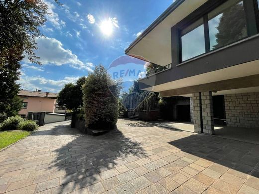 Villa en Ronago, Provincia di Como