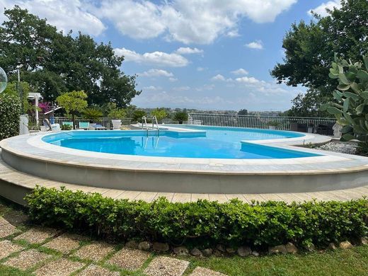 Villa Roma, Lazio bölgesinde