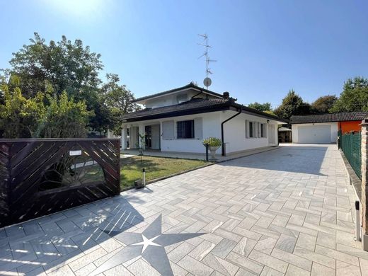 Villa Soliera, Modena ilçesinde