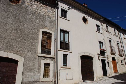 Apartment in Pescocostanzo, Provincia dell' Aquila