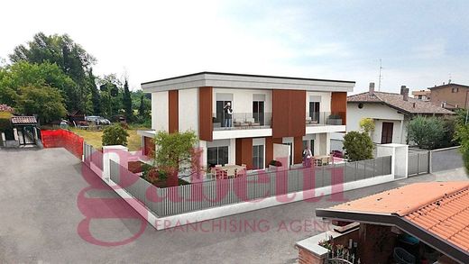 Villa en Caronno Pertusella, Provincia di Varese