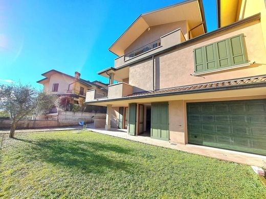 Villa a Villa Carcina, Brescia