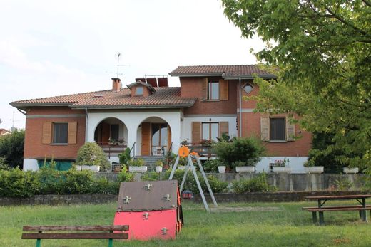 Villa in Traversetolo, Provincia di Parma