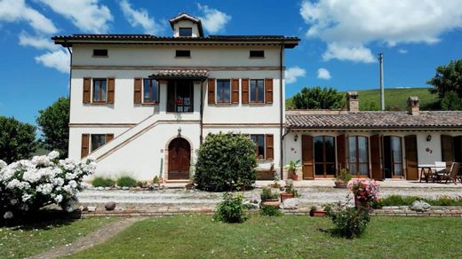 Villa a Montecassiano, Macerata