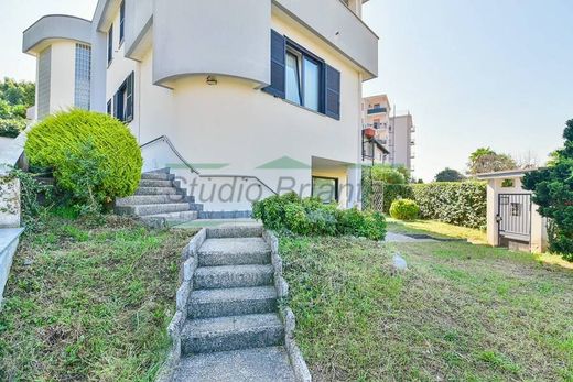 Villa in Besana in Brianza, Provincia di Monza e della Brianza