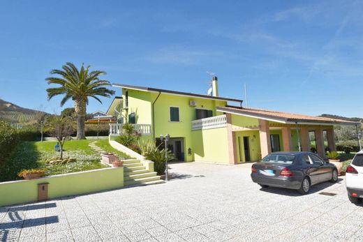 Villa - Martinsicuro, Provincia di Teramo