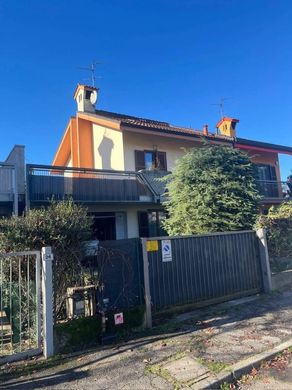 Villasanta, Provincia di Monza e della Brianzaのヴィラ