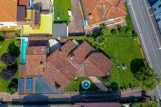 Вилла, Castel Rozzone, Provincia di Bergamo