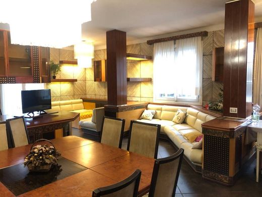 Luxe woning in Cologno Monzese, Città metropolitana di Milano