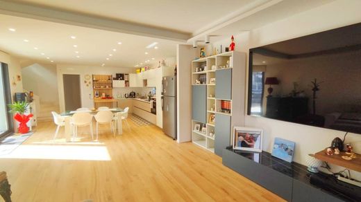 Villa in Aci Sant'Antonio, Catania