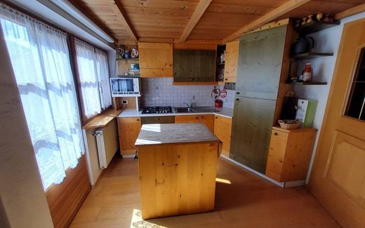Apartment / Etagenwohnung in Kastelruth, Bozen