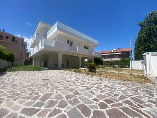 别墅  Montesilvano, 佩斯卡拉省