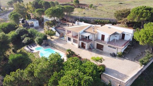 Villa in Carovigno, Provincia di Brindisi