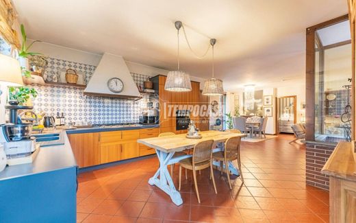 Villa in Cusago, Milan