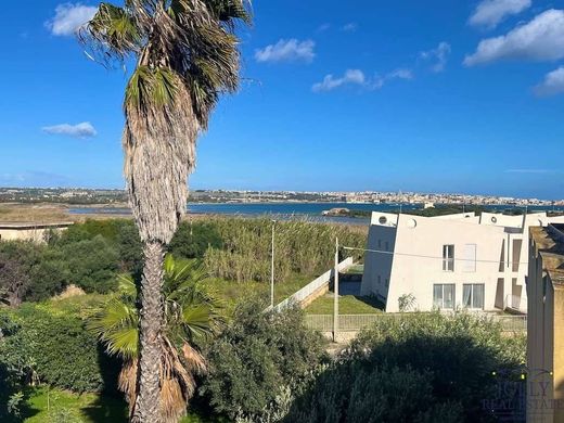 Villa - Siracusa, Provincia di Siracusa