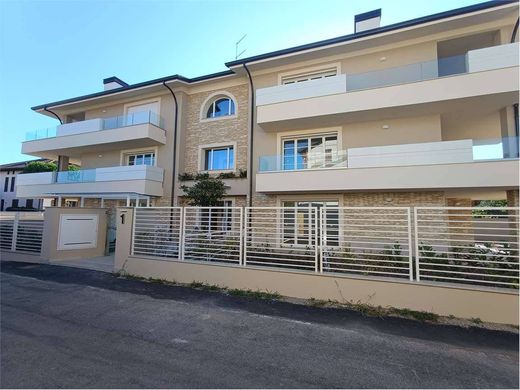 Appartement in Cernusco sul Naviglio, Città metropolitana di Milano
