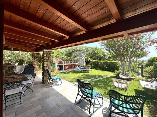 Villasimius, Provincia del Sud Sardegnaのテラスハウス