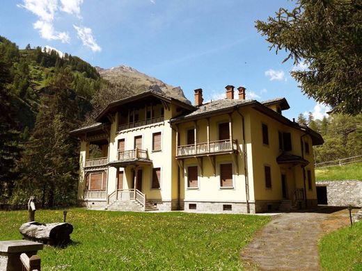 Villa a Gressoney-Saint-Jean, Aosta